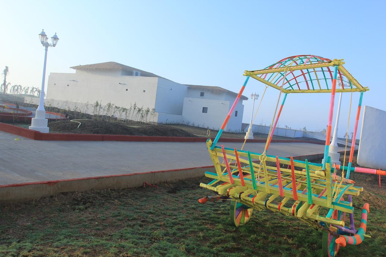 Serena Beach Resort Māndvi Екстериор снимка