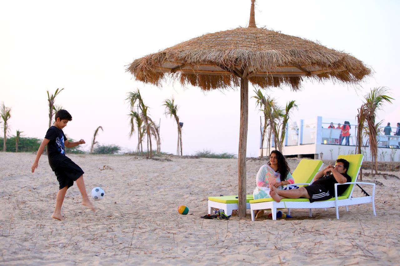 Serena Beach Resort Māndvi Екстериор снимка