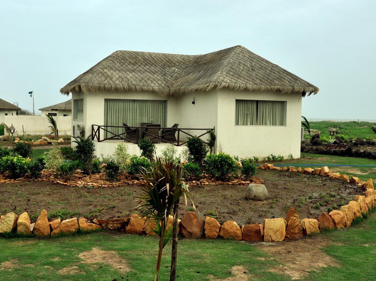 Serena Beach Resort Māndvi Екстериор снимка