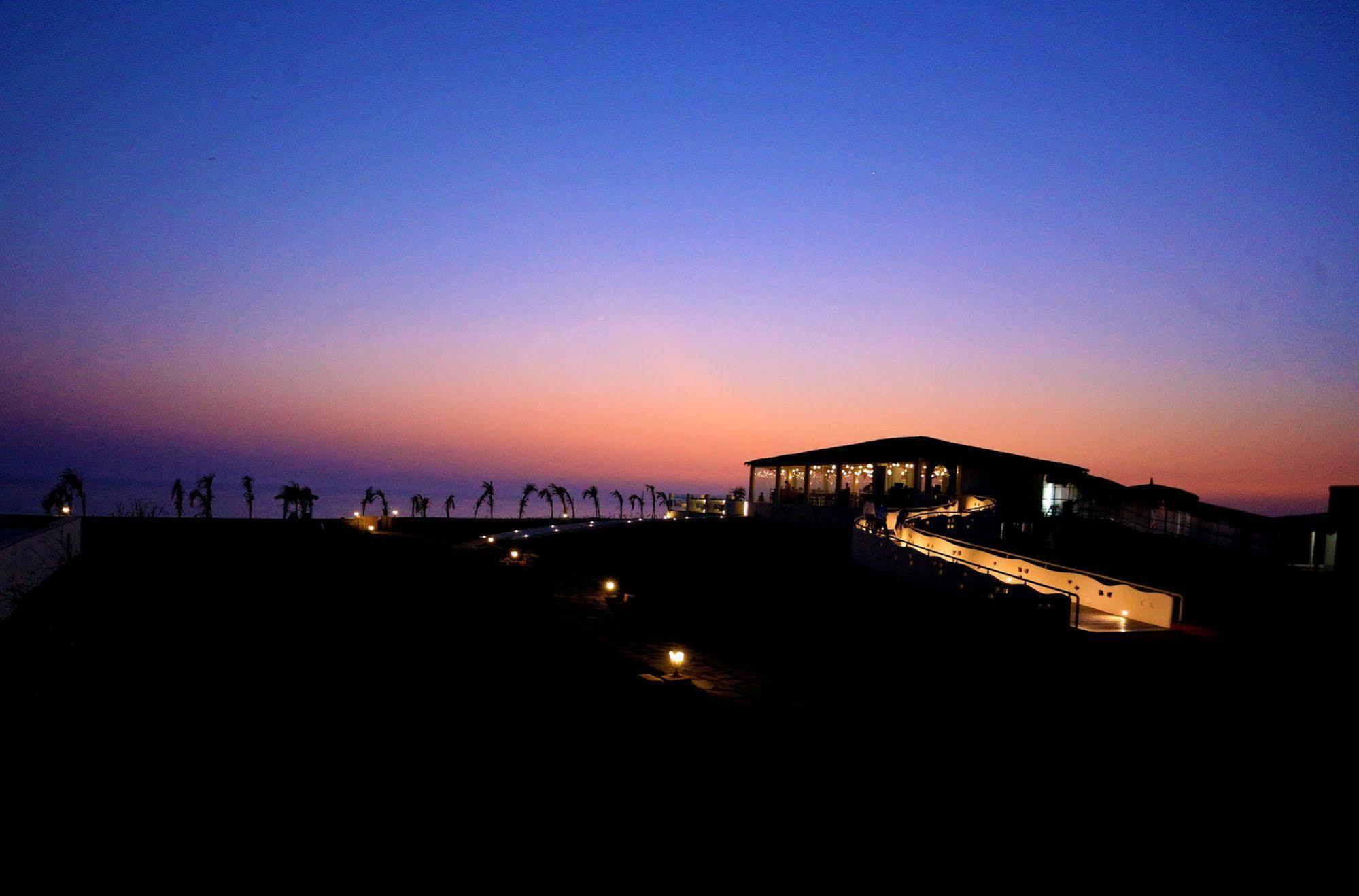 Serena Beach Resort Māndvi Екстериор снимка