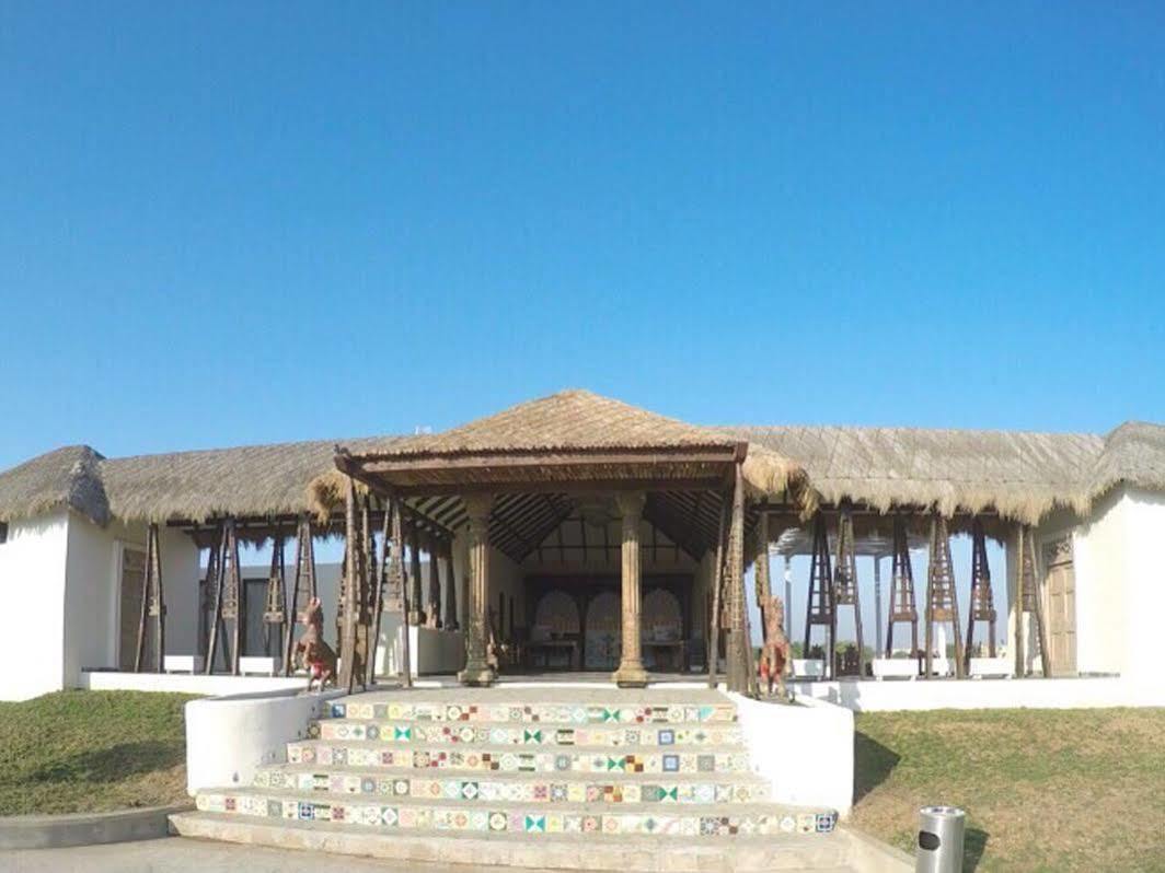 Serena Beach Resort Māndvi Екстериор снимка