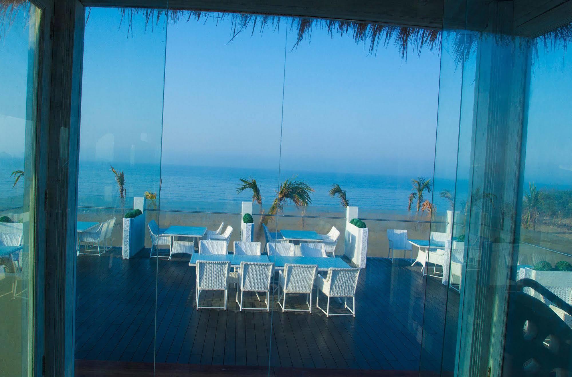 Serena Beach Resort Māndvi Екстериор снимка