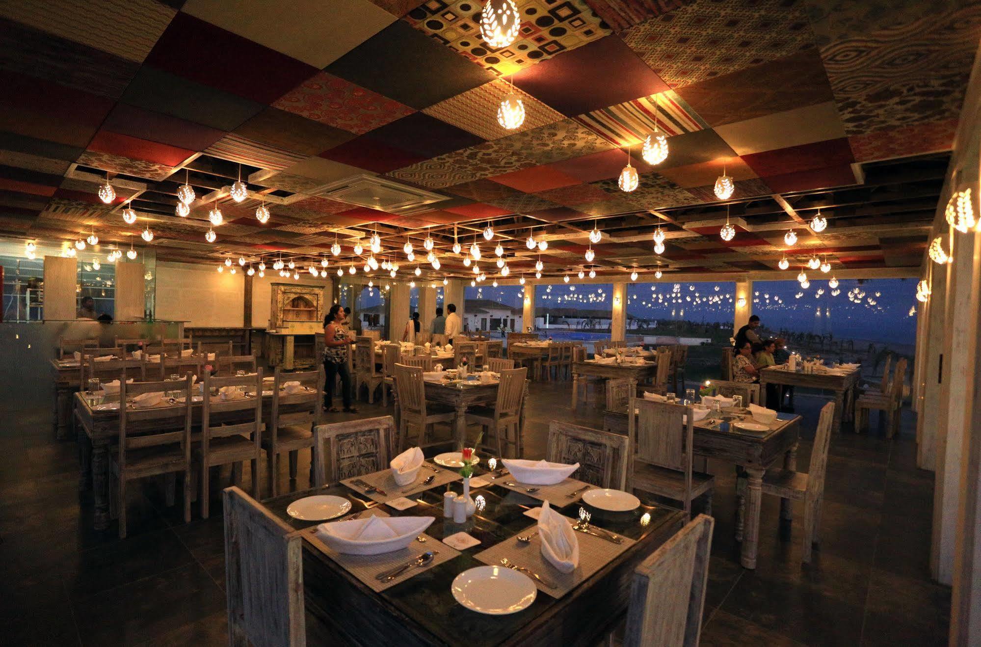 Serena Beach Resort Māndvi Екстериор снимка