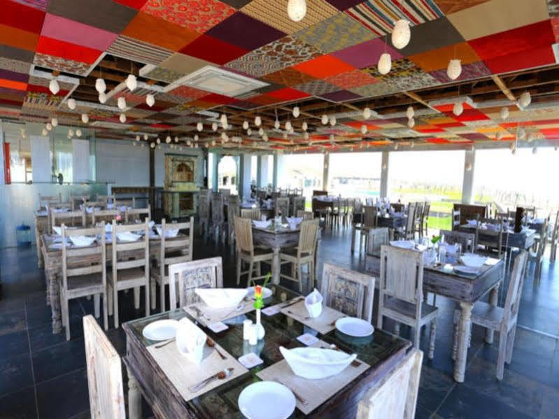 Serena Beach Resort Māndvi Екстериор снимка