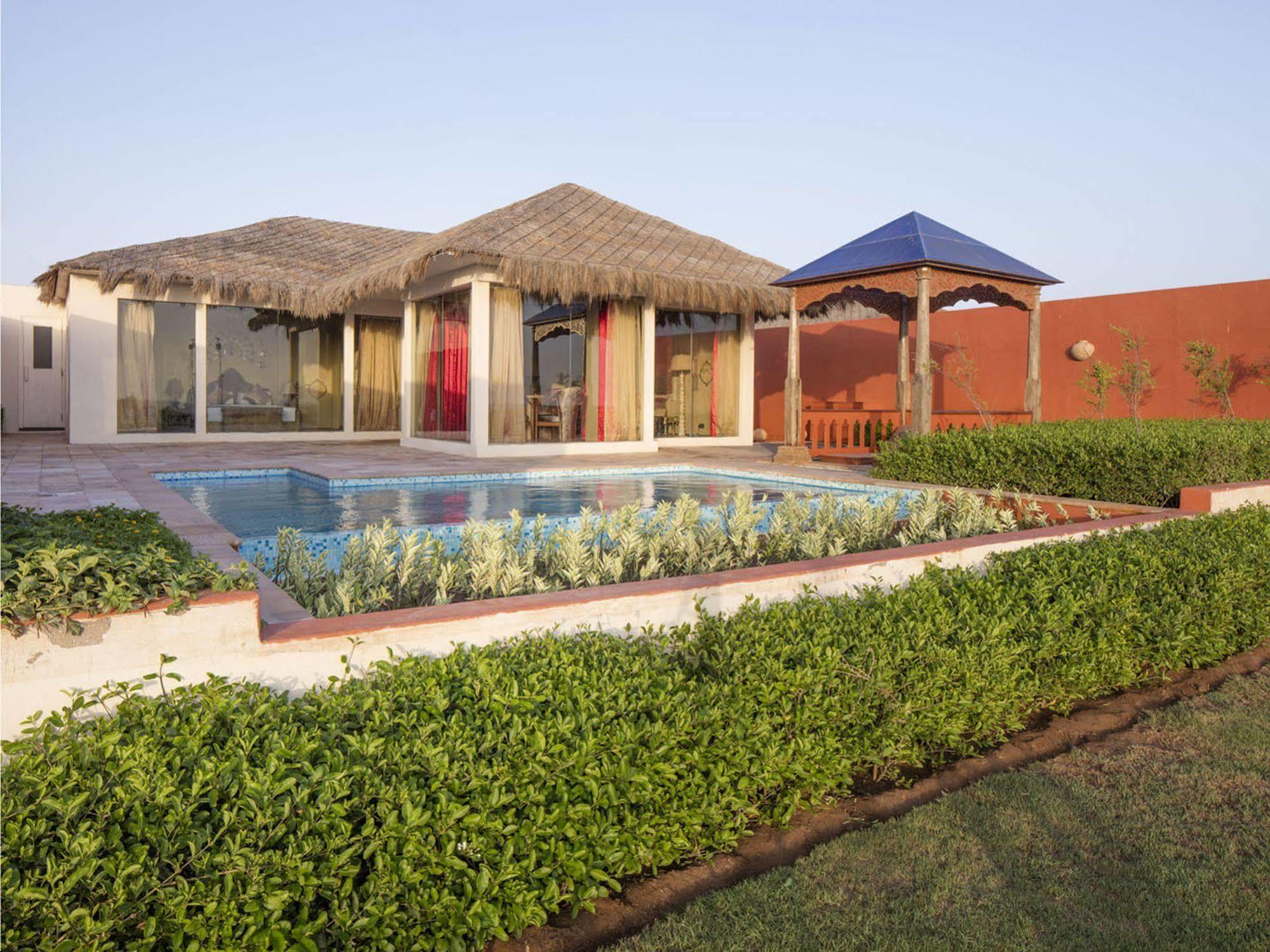 Serena Beach Resort Māndvi Екстериор снимка