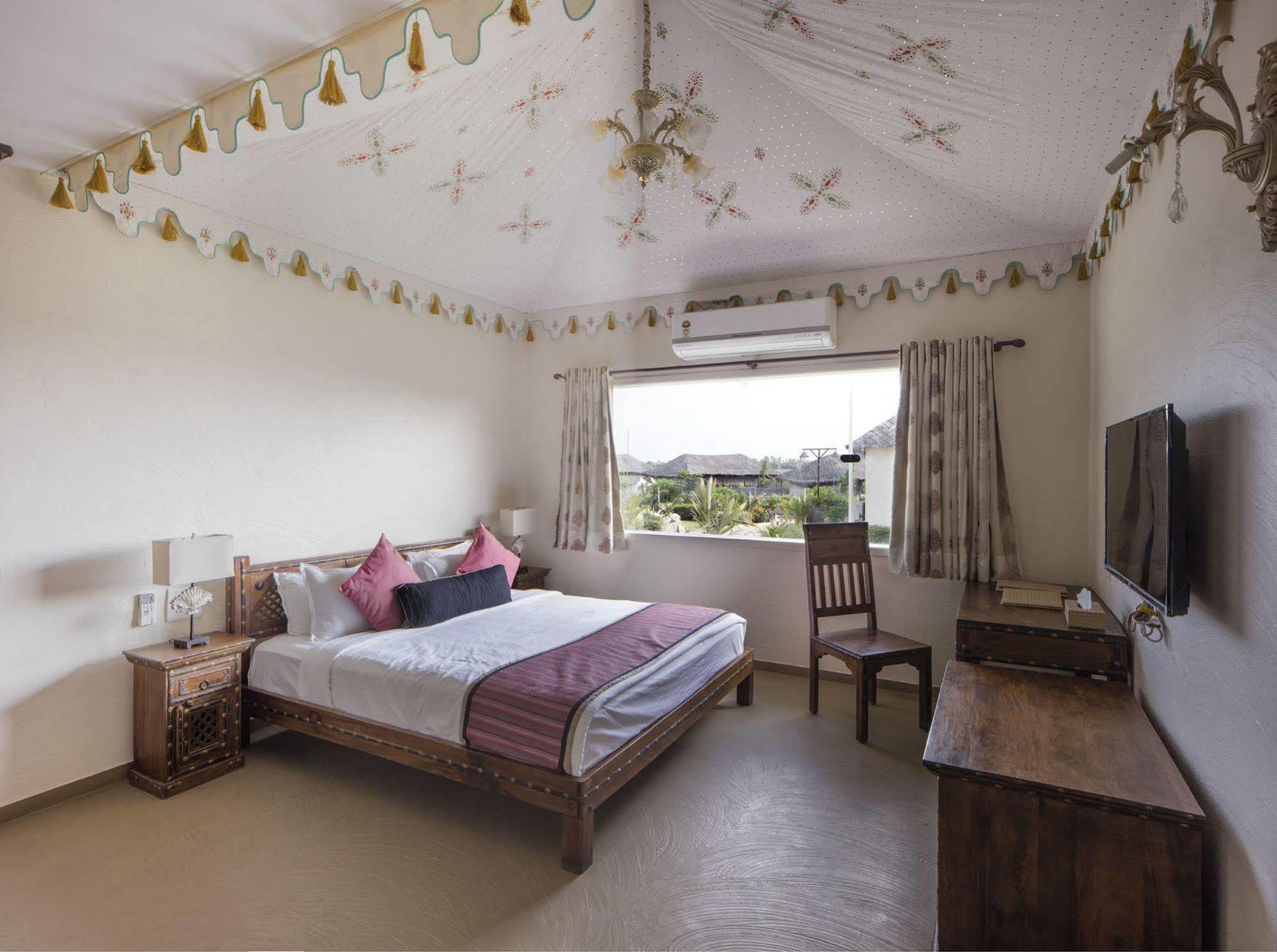 Serena Beach Resort Māndvi Екстериор снимка