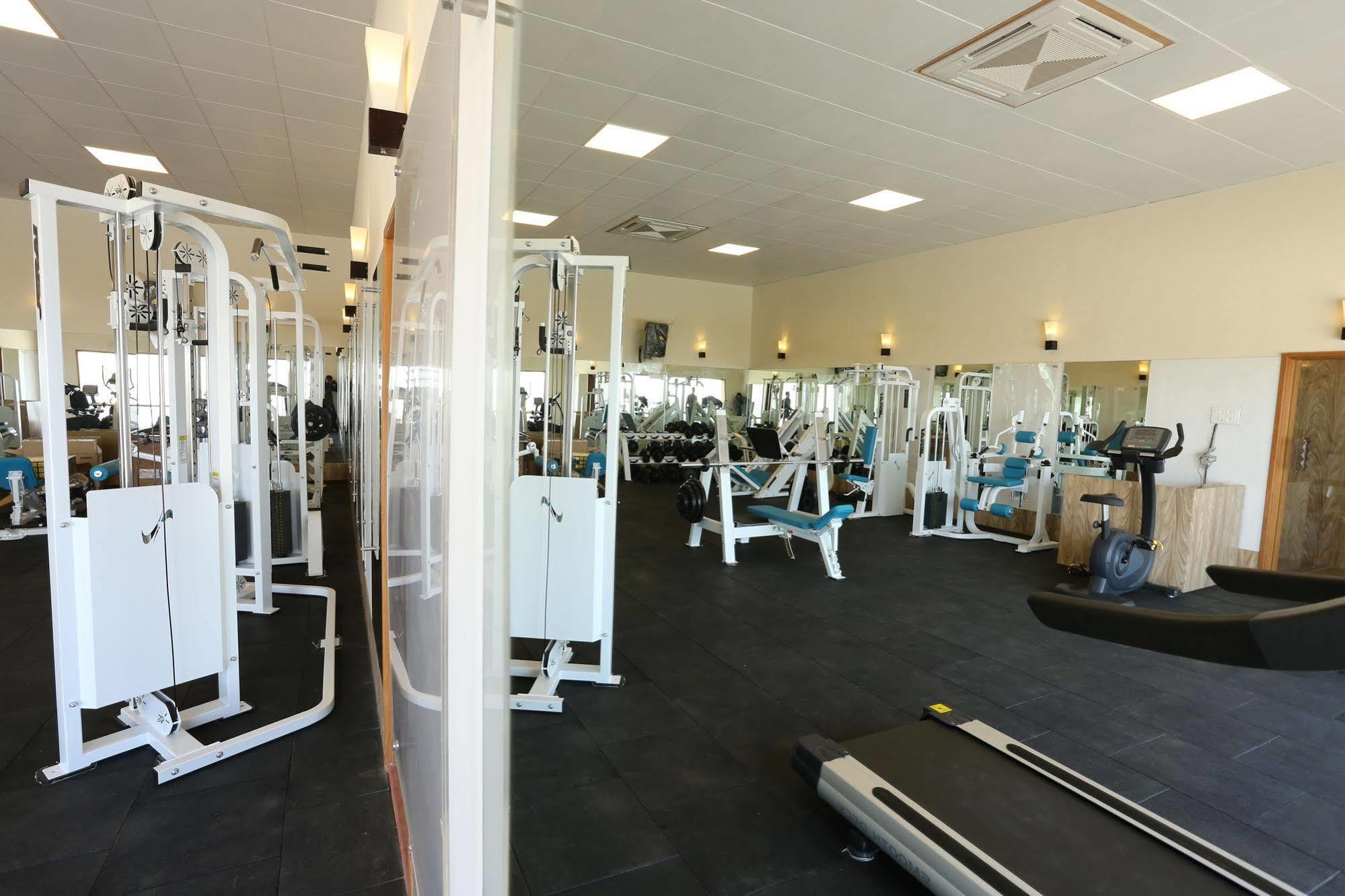 Serena Beach Resort Māndvi Екстериор снимка