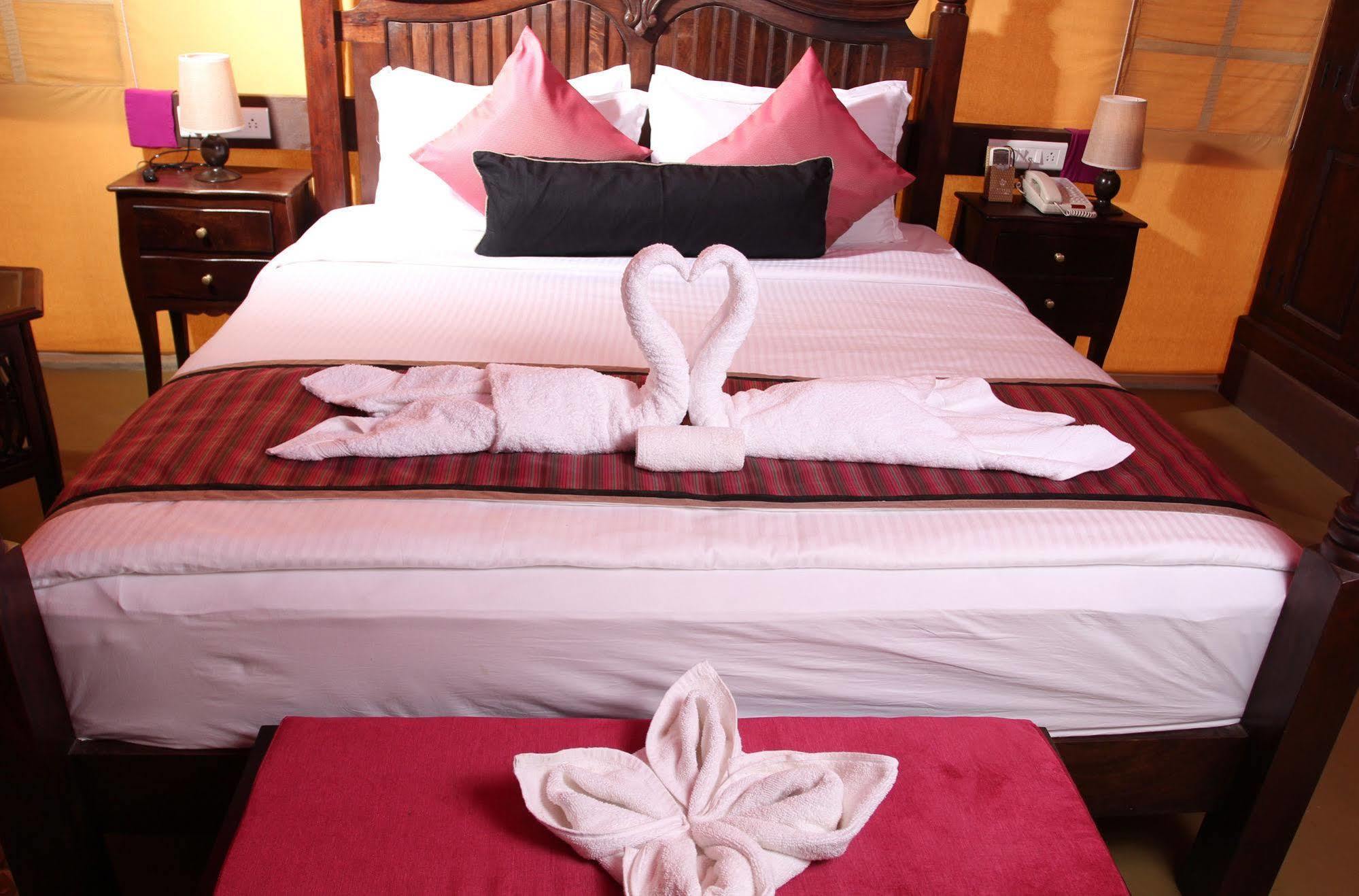 Serena Beach Resort Māndvi Екстериор снимка