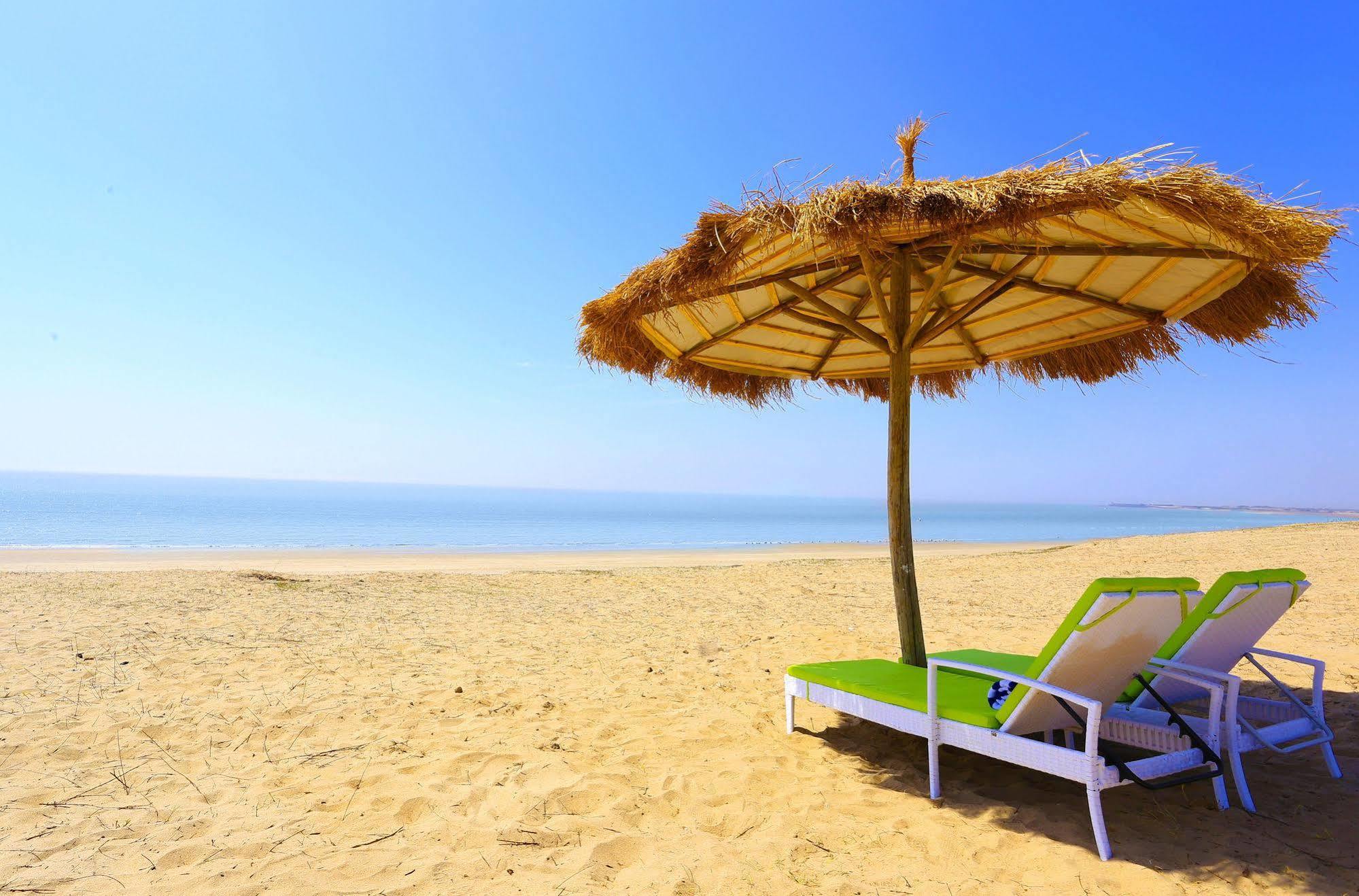 Serena Beach Resort Māndvi Екстериор снимка